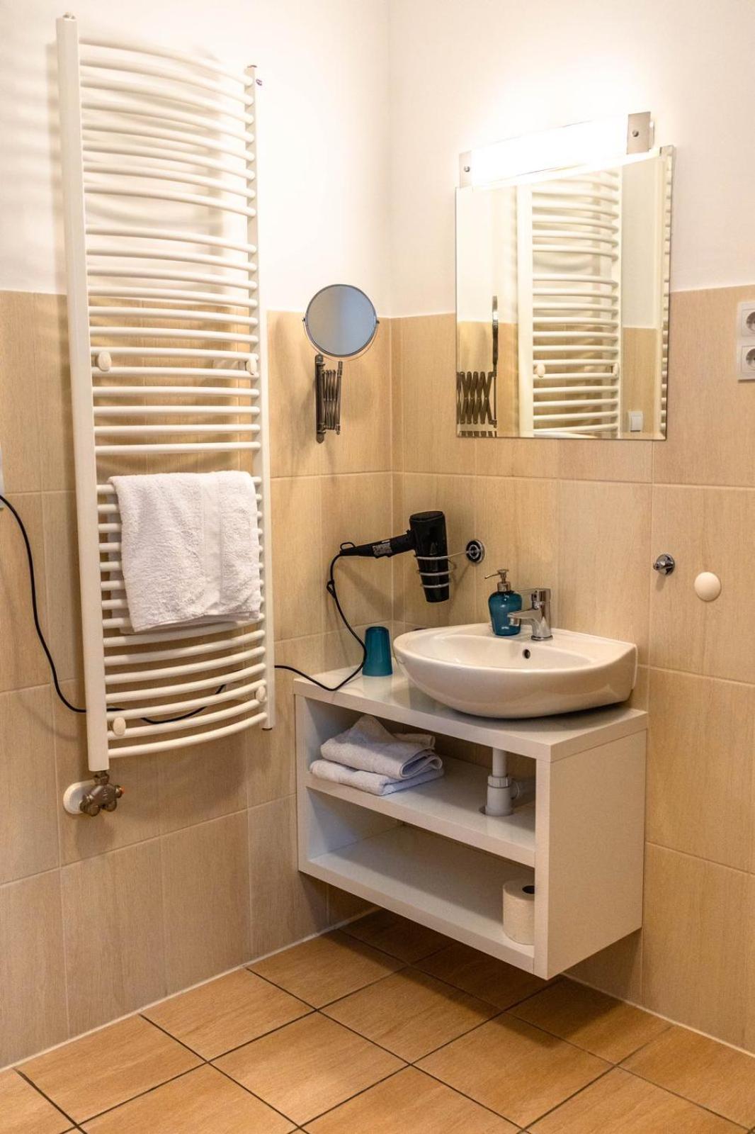 Orchidea Apartman Mosonmagyaróvár Exterior foto